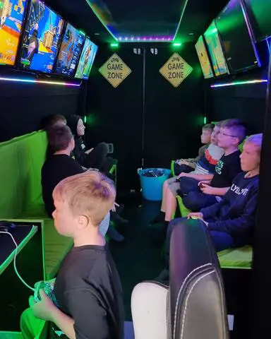 Streetside gaming bus Picture having a birthday party , with friends gaming in essex and suffolk