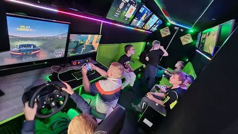 gaming bus,party,racingsimulator,gamingbus,gamingvan,uk,ukgamingbus,14 players