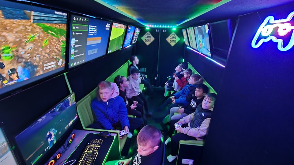 boys playing on xbox ,in gamingbus,gamingsetup,xbox,nintendo,ps5,boys,gaming,vr,steeringwheel,racing,fnaf,greegamingbus