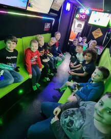 Gaming bus in essex and suffolk, streetsidegaming,boys playing on xbox ,in gamingbus,gamingsetup,xbox,nintendo,ps5,boys,gaming,vr,steeringwheel,racing,fnaf,greegamingbus