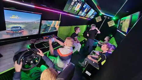 racingsimulator,cars,race,gaming,gamingbus,pc,greenbus,redbus,gaminguk,gamingessex