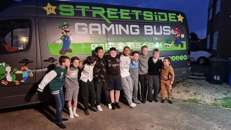 Streetside gaming bus Picture having a birthday party , with friends gaming in essex and suffolk