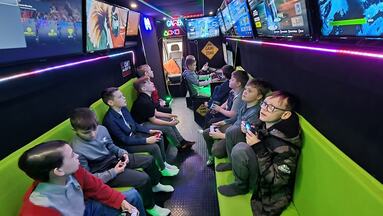 gaming bus,streetsidegaming,streetside,essex&suffolk childrenhavingabirthdayparty gamingfun,partygame,fnaf