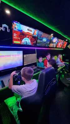 gaming bus,streetsidegaming,streetside,essex&suffolk childrenhavingabirthdayparty gamingfun,partygame