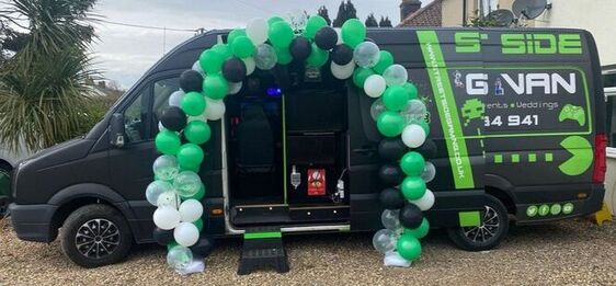 Streetside Gaming Bus in Basildon decorated with green, black and white balloons