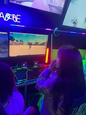 Children playing video games inside the Streetside