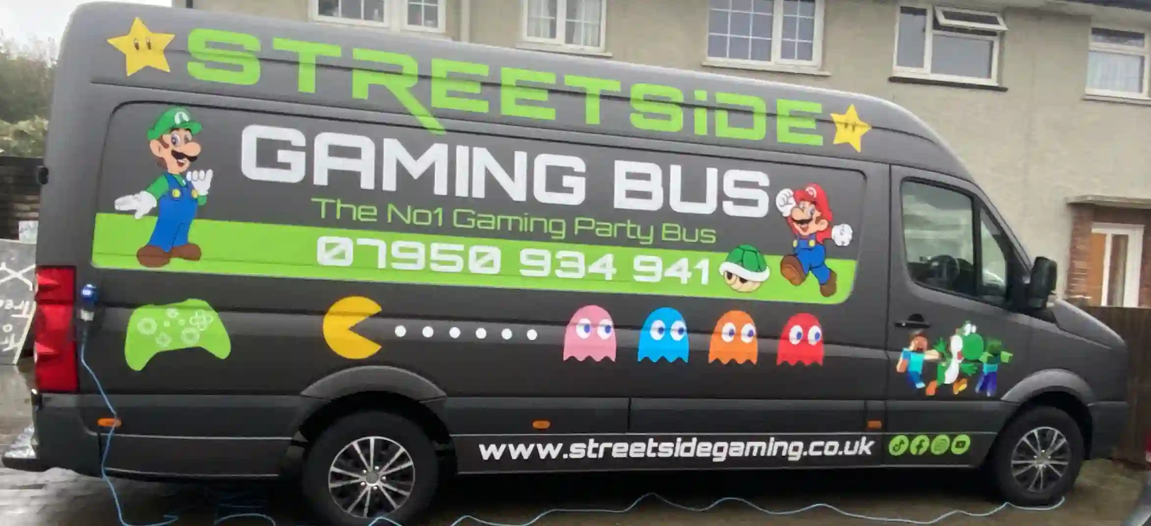 Full side view of the Streetside Gaming Bus in Essex and Suffolk